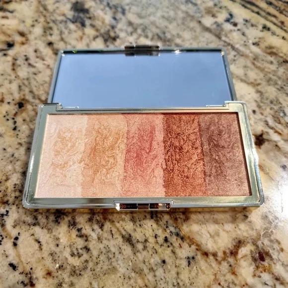 #GLOWDIENT makeup palette - Picture 9 of 15